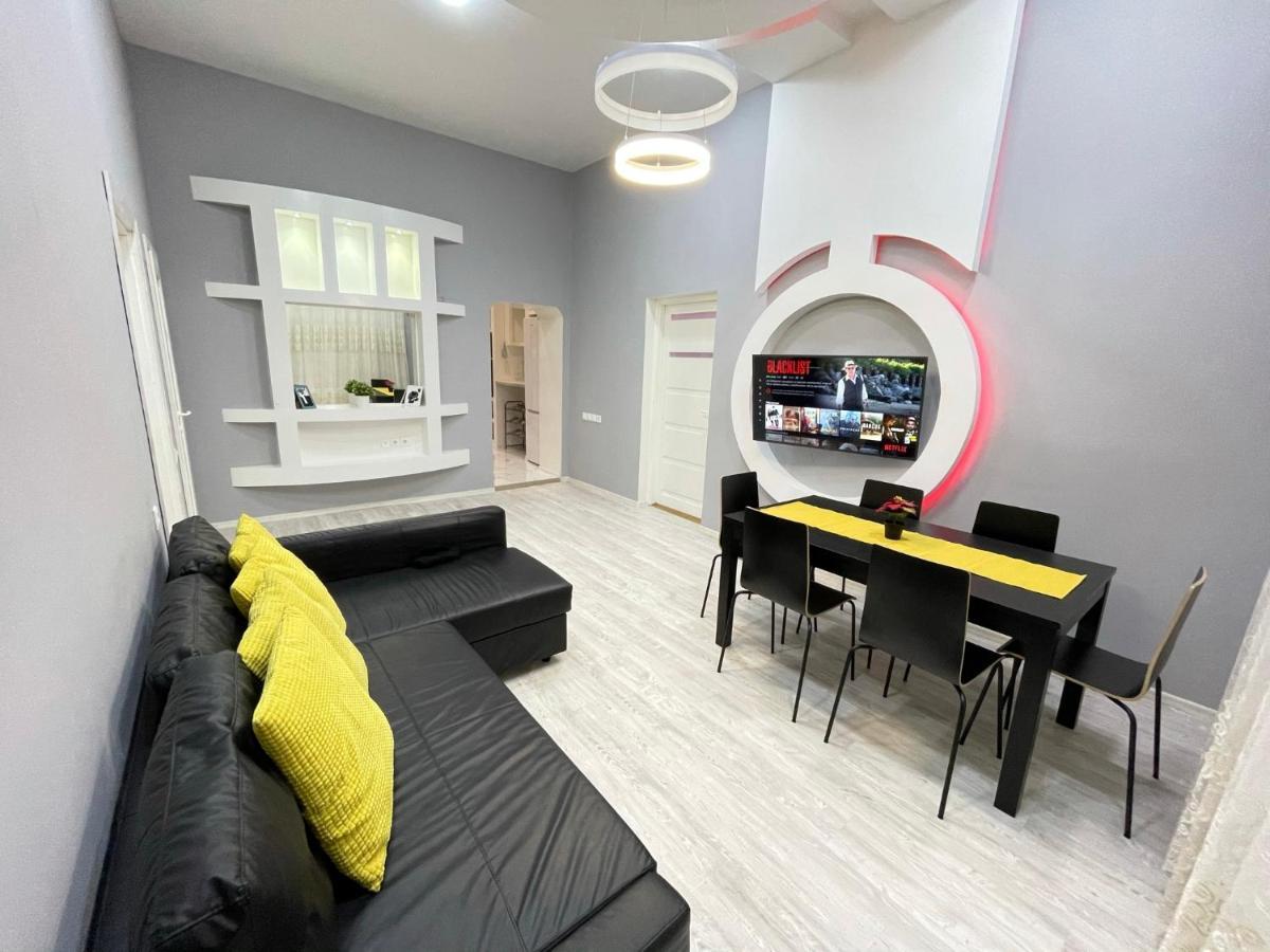 Deluxe Sapphire Residency - 4 Bedrooms Budapeste Exterior foto