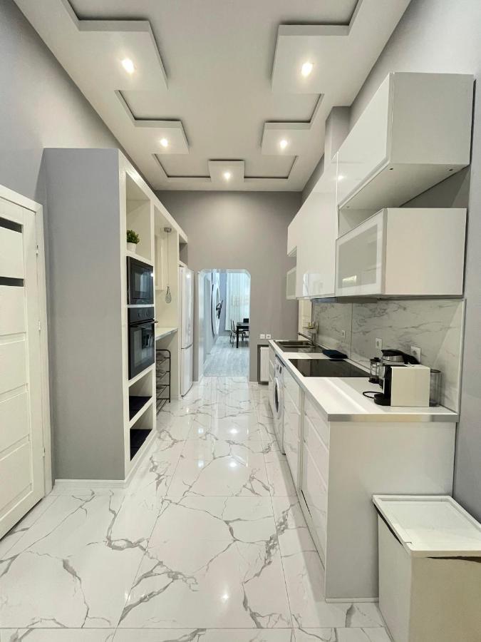 Deluxe Sapphire Residency - 4 Bedrooms Budapeste Exterior foto